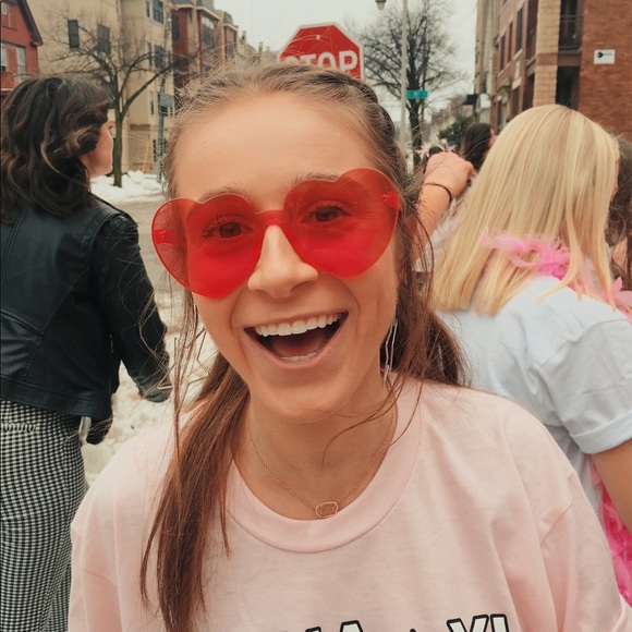 Profile Picture of Kelsey Giachetti (@kgiachetti) on Poshmark