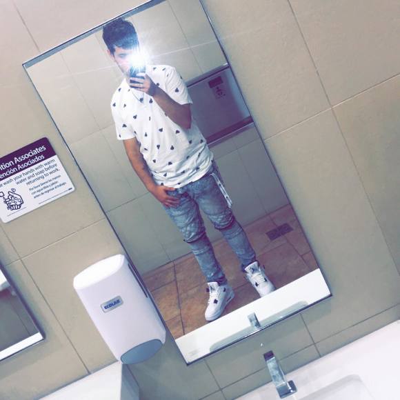 Profile Picture of Johnathan Cuffle (@jlcuffle) on Poshmark