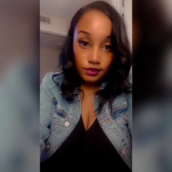 Profile Picture of Amanda Womack (@amandawomack340) on Poshmark