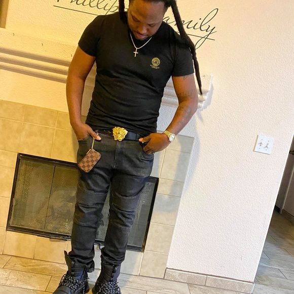 Profile Picture of Brynner Phillips (@drop786) on Poshmark