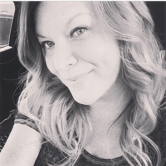 Profile Picture of Karen Maciorowski (@klovermac) on Poshmark