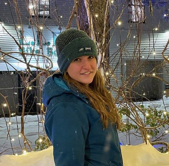 Profile Picture of Danielle Makas (@dmakas162117) on Poshmark