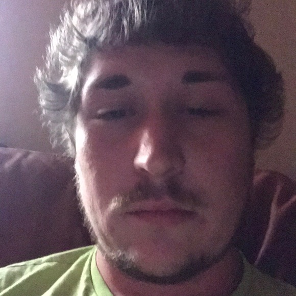 Profile Picture of Robb Gallion (@rg2niqq) on Poshmark