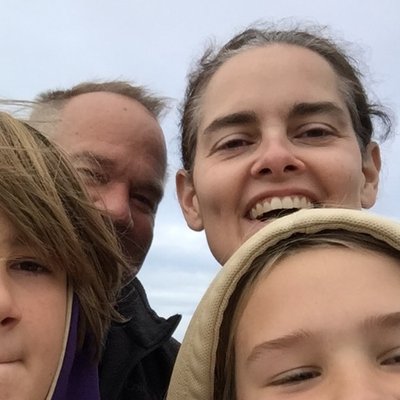 Profile Picture of Lara Simmons (@laraxbooks) on Twitter