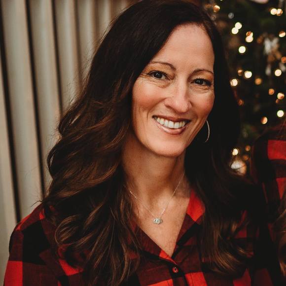 Profile Picture of Melanie Norburn (@minniegg12) on Poshmark