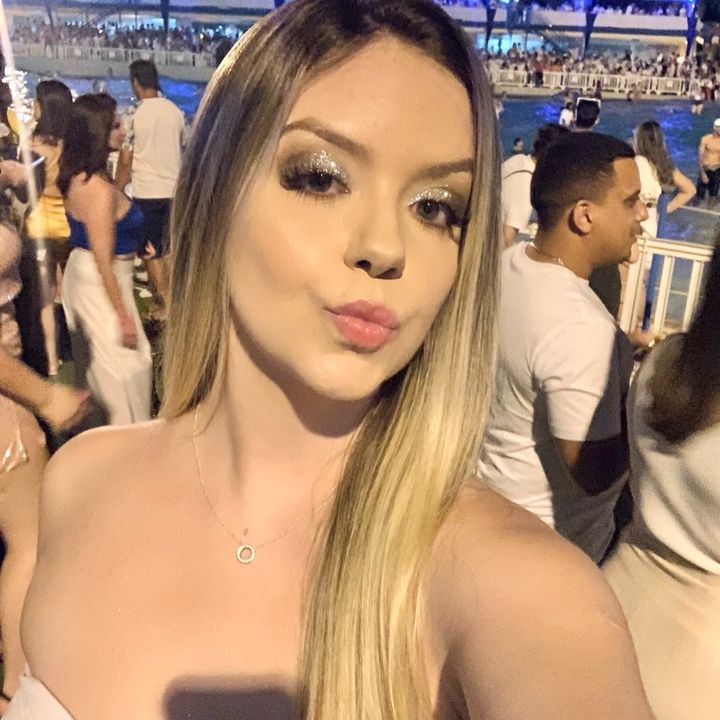 Profile Picture of Débora Lopes 🦋 (@deboralopesg) on Tiktok