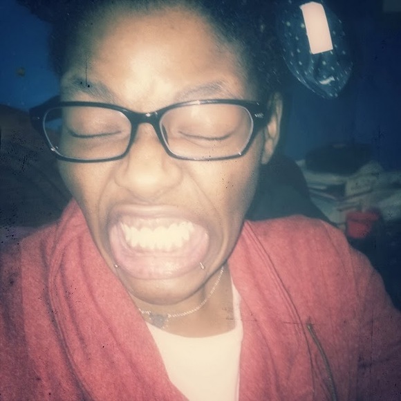 Profile Picture of Leatha Aye (@elleaye8) on Poshmark
