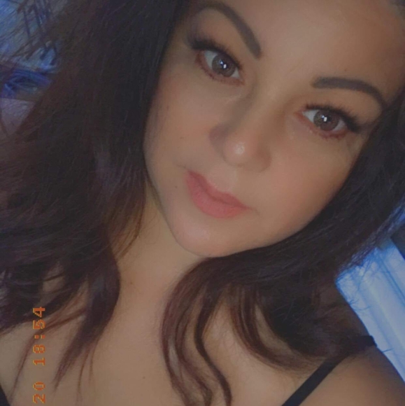 Profile Picture of Isabel Zamora (@isabelzamora418) on Poshmark