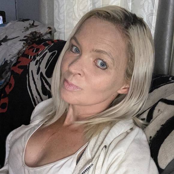 Profile Picture of Kristal Campbell (@joannehorn77) on Poshmark