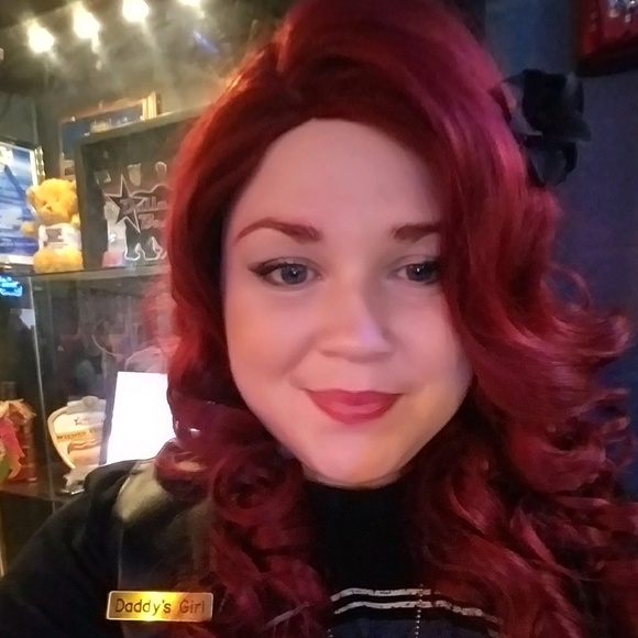 Profile Picture of Amanda Colvin (@atcolvin21) on Poshmark