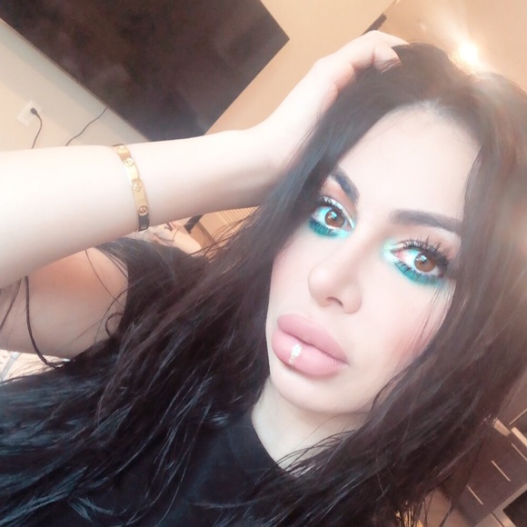 Profile Picture of Natasha Parsadayan (@parsitasha) on Poshmark