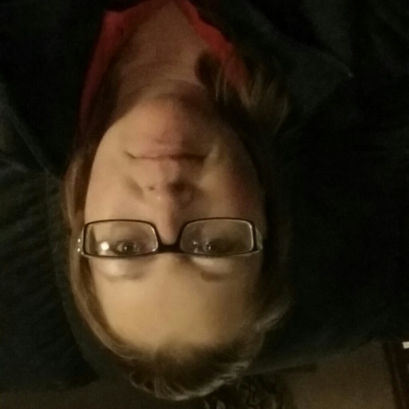 Profile Picture of Starri Gulley (@starrim2rb) on Poshmark