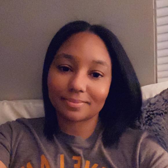 Profile Picture of Ravonne Munnerlyn (@rlamons) on Poshmark