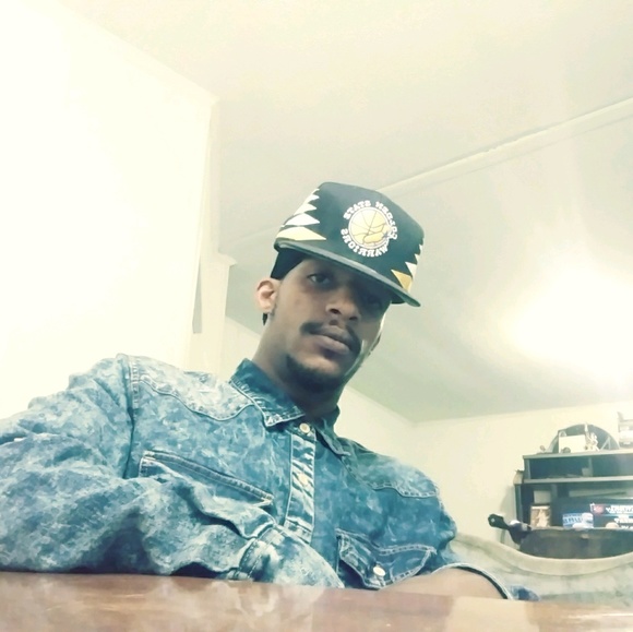 Profile Picture of Chris Alston (@chriskillah) on Poshmark