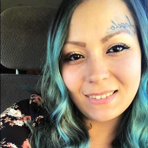 Profile Picture of Chelsea Heuft (@chelsless) on Poshmark