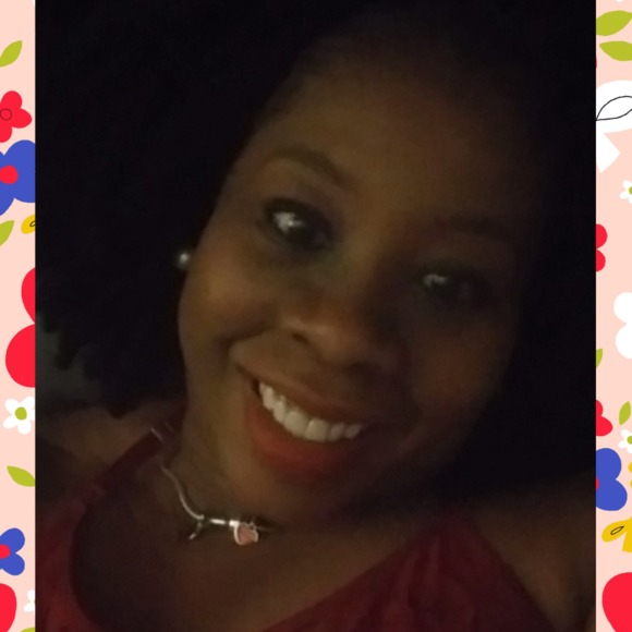 Profile Picture of Nicole Napper (@nicole_napper) on Poshmark