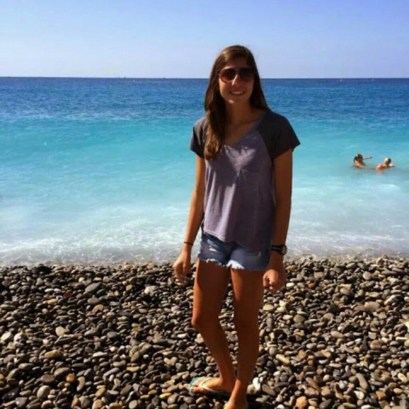 Profile Picture of Paula Pedrani (@pauuupedrani) on Poshmark