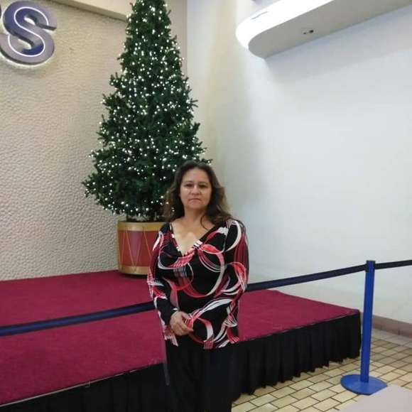 Profile Picture of Alice Corona (@alicecorona514) on Poshmark