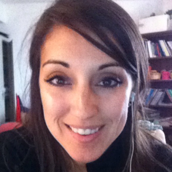 Profile Picture of Laura Clendennen (@lauraleigh2) on Poshmark