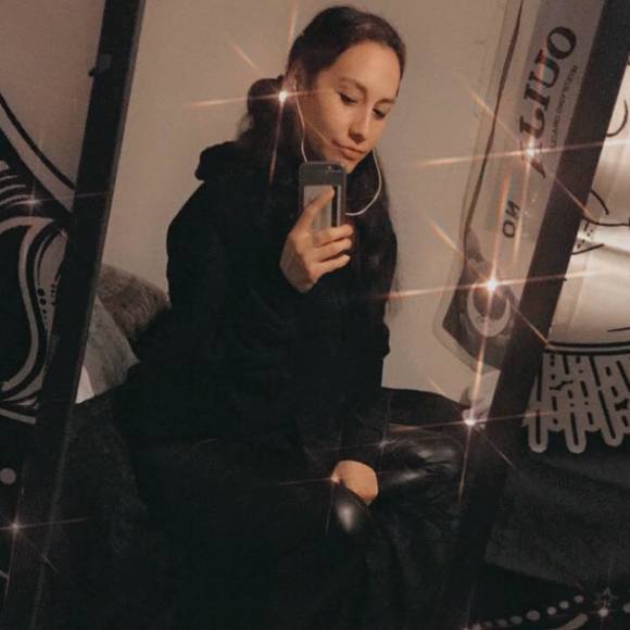 Profile Picture of Ayla Wozny (@aylawozny) on Poshmark