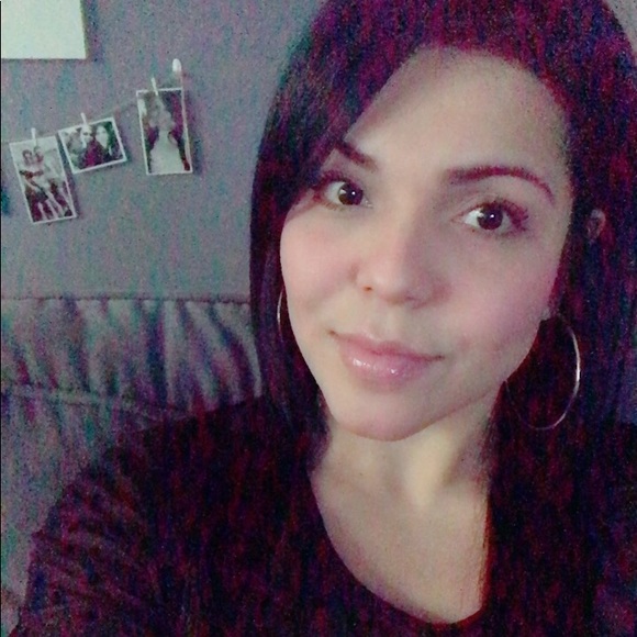 Profile Picture of Melisa Manoleas (@issameli19) on Poshmark