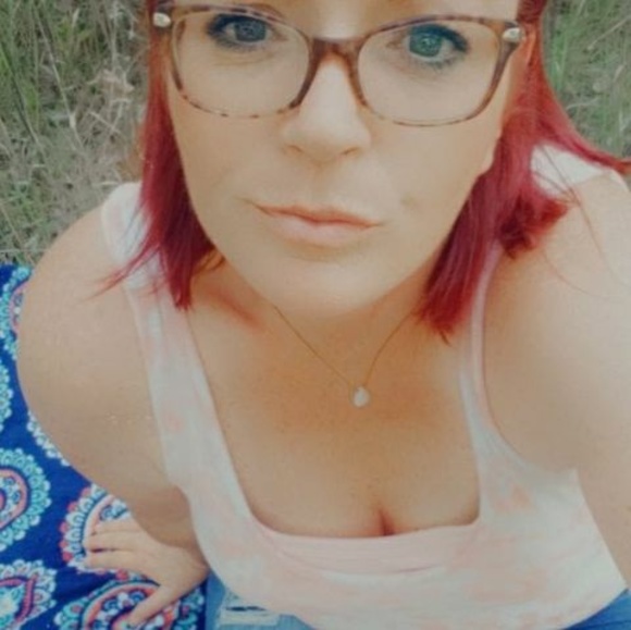 Roxie Russell-otten - Poshmark Profile Picture of Roxie Russell-otten (@roxieo1977) on Poshmark