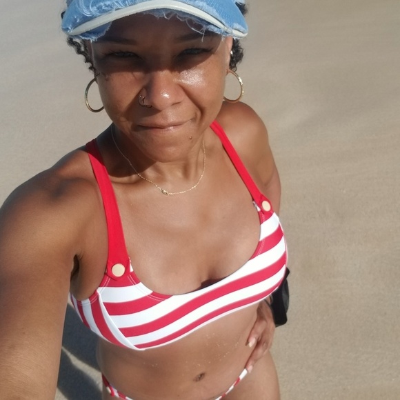 Profile Picture of Stephane Roberts (@local4life) on Poshmark