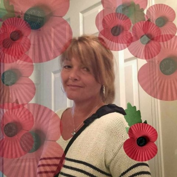Profile Picture of Danielle Simard (@w514fct) on Poshmark