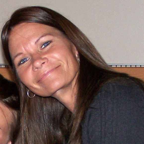 Profile Picture of Michaele Davolt (@unimom04) on Poshmark