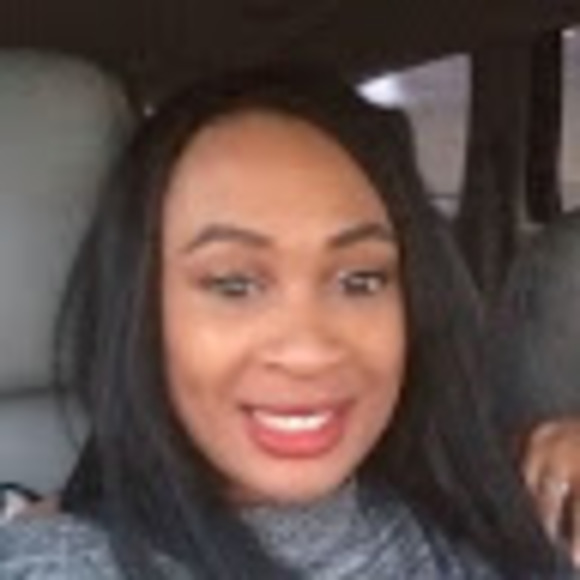 Profile Picture of Reshonda Drew (@shonparke) on Poshmark