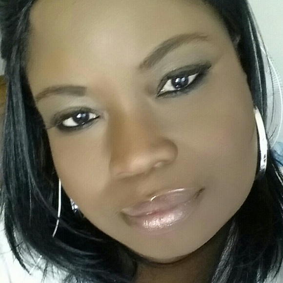 Profile Picture of Janice Garvin (@chocolatedivaj) on Poshmark