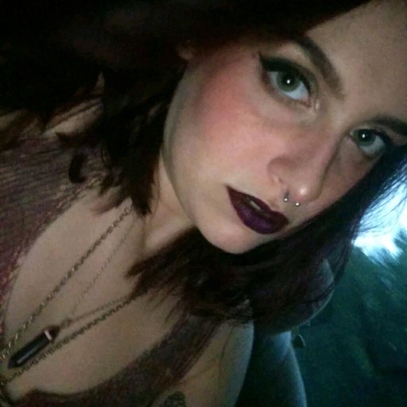 Stef Kiely - Poshmark Profile Picture of Stef Kiely (@puchiko216) on Poshmark