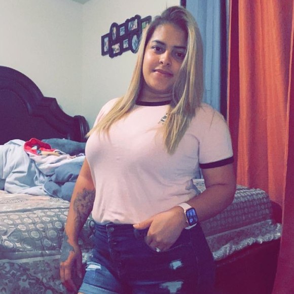 Profile Picture of Pamela Andrade (@pamelaandrad937) on Poshmark