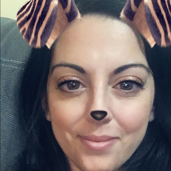 Profile Picture of Mary Robusto (@mkrobusto) on Poshmark