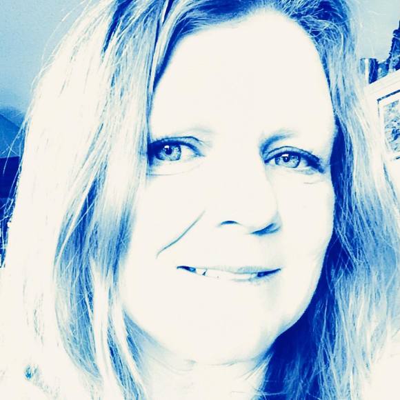 Profile Picture of Stephanie Kemple (@airway) on Poshmark