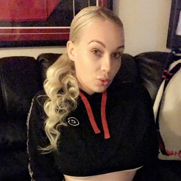 Profile Picture of Brittany Mansfield (@britmansfield) on Poshmark
