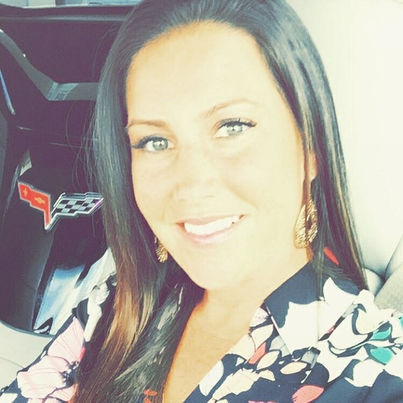 Profile Picture of Rachelle Bleheen (@rachelle62743) on Poshmark