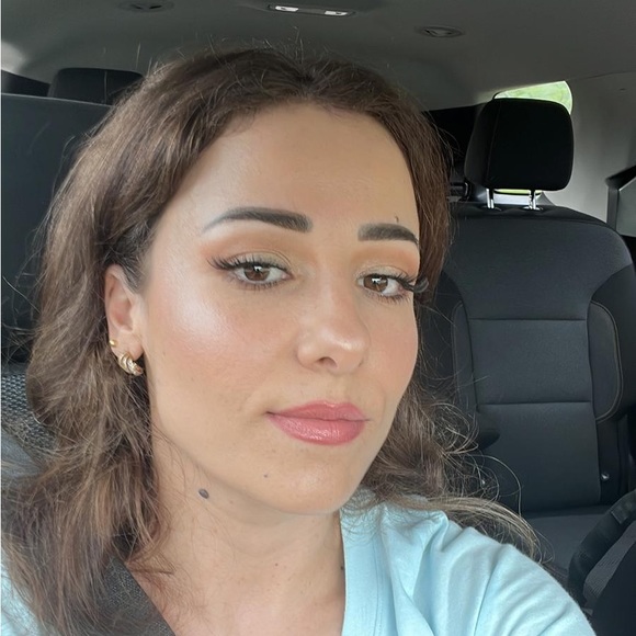 Profile Picture of Layal Chedid (@layalchedid) on Poshmark