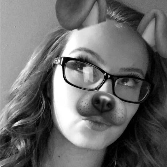 Profile Picture of Riley Lauderback (@rileyl07) on Poshmark