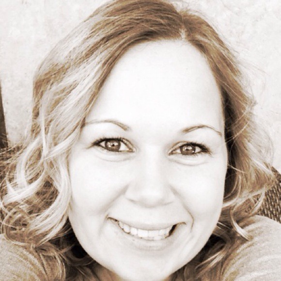 Profile Picture of Beth Kerns (@bkerns123) on Poshmark