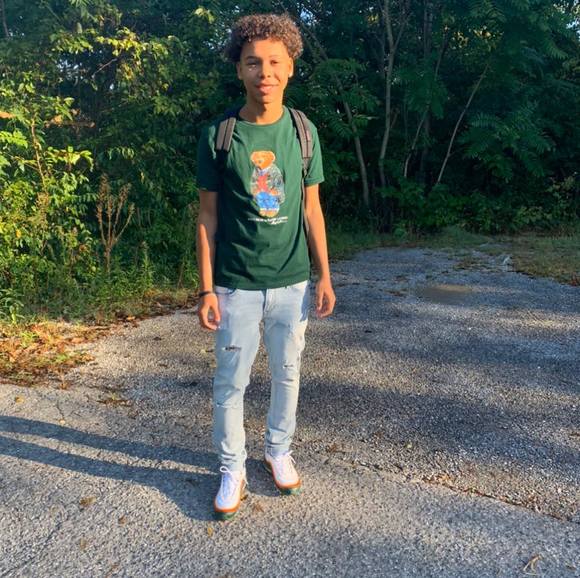 Profile Picture of Jamond Adell (@adelljam) on Poshmark