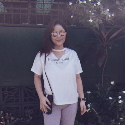 Profile Picture of Joyce Pring (@queenruazol) on Twitter