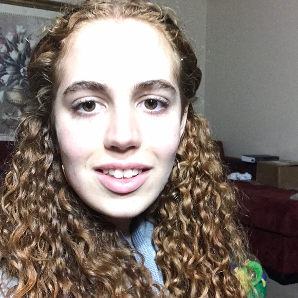 Profile Picture of Batya Zwiebel (@batyazwiebel) on Poshmark