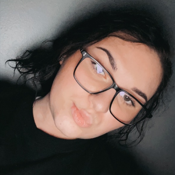 Profile Picture of Claire Ecuyer (@claireecuyer) on Poshmark