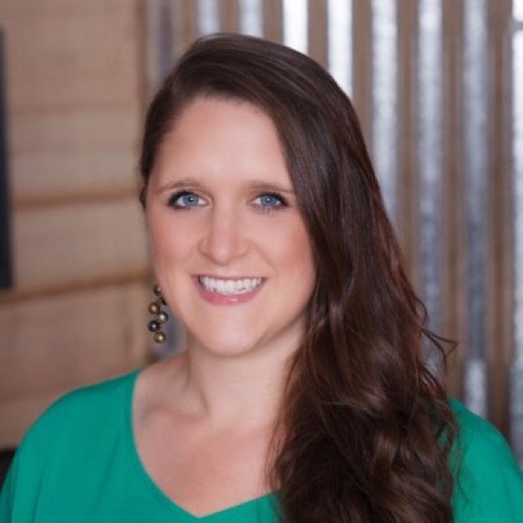 Profile Picture of Amy Ferree (@fisherree) on Poshmark
