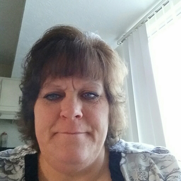 Profile Picture of Dena Roberts (@denaroberts) on Poshmark