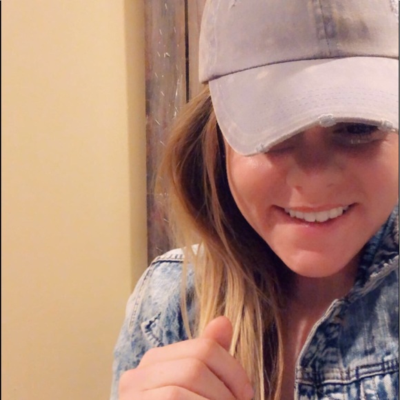 Loren Gunnett - Poshmark Profile Picture of Loren Gunnett (@lrgunnett) on Poshmark