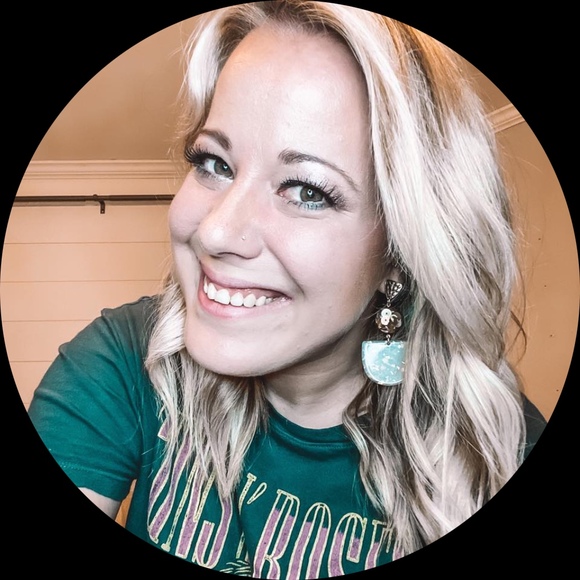Profile Picture of Pamela Marshall (@wapmarshall) on Poshmark