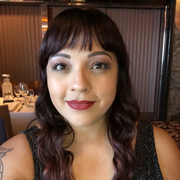 Profile Picture of Lisa Macgeorge (@llmac13) on Poshmark