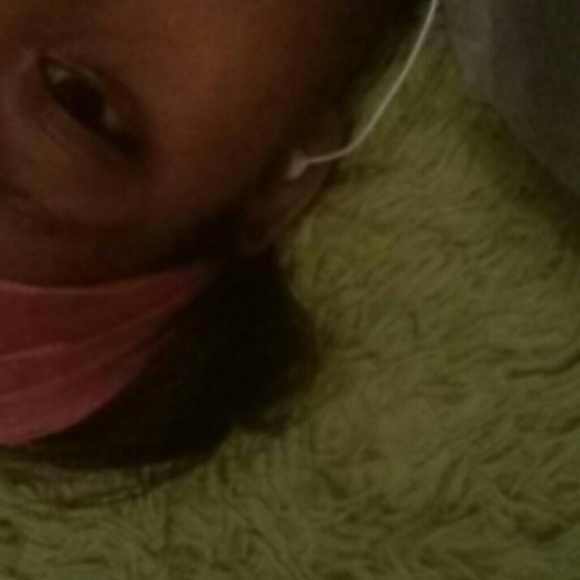 Profile Picture of Ariel Williams (@ariel35) on Poshmark